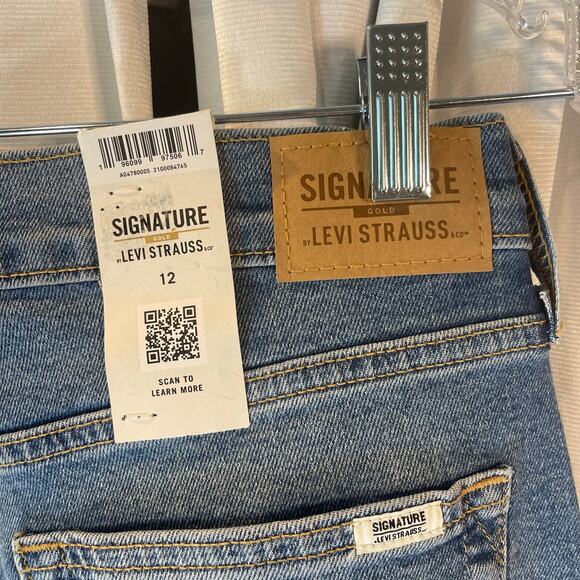 Signature Gold Levi Strauss & Co denim Jeans Size 12 womans jeans - Picture 5 of 5